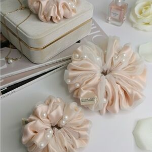 Chic Pearl-Embellished 2 Hair Scrunchie